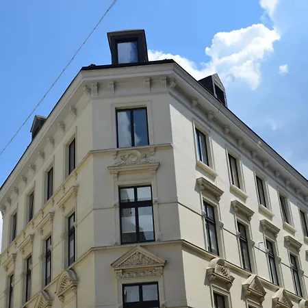 Altbau Trifft Moderne, Neuwertige Komfortwohnung Fuer Bis 2 Personen アパート