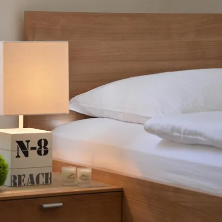 Altbau Trifft Moderne, Neuwertige Komfortwohnung Fuer Bis 2 Personen アパート