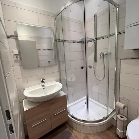 Altbau Trifft Moderne, Neuwertige Komfortwohnung Fuer Bis 2 Personen * ヴッパータール
